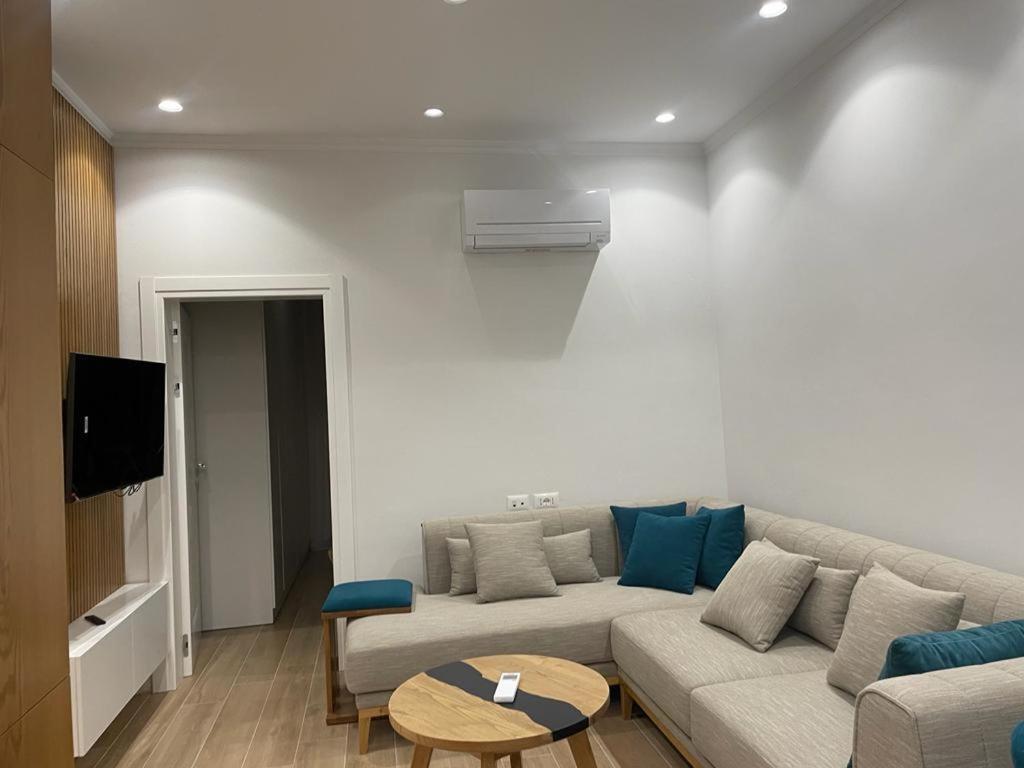 City Center Apartment Kafe Flora Тирана Екстер'єр фото