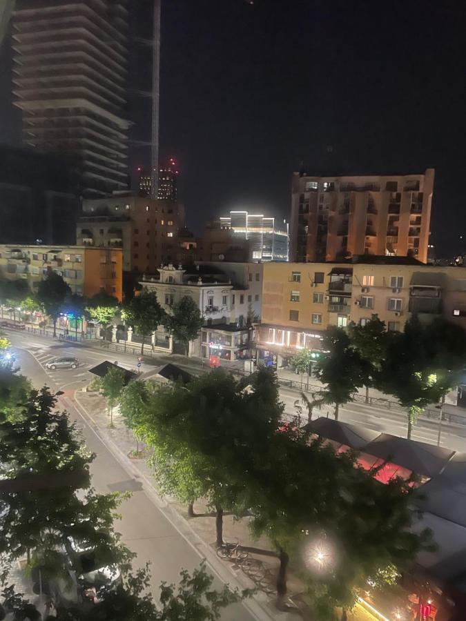 City Center Apartment Kafe Flora Тирана Екстер'єр фото